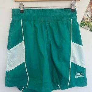 Nike teal and White Sports Shorts NWT size XL kids‎
